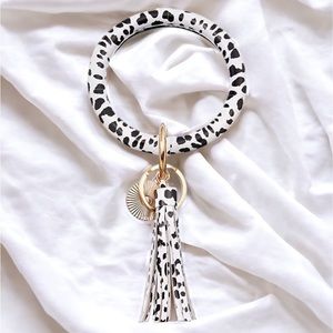🌻3/$20🌻 White Leopard Wristlet Keyring NWOT